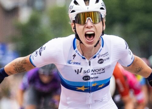 Favoriet Wiebes sprint overtuigend naar Nederlandse titel, Vos en Vollering vallen