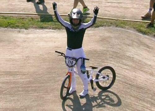 Smulders wint BMX-wereldbeker op Papendal, Brink valt in gewonnen positie