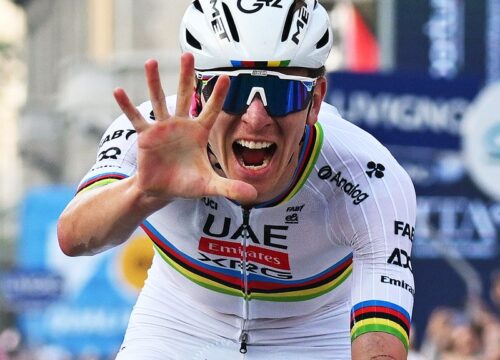 Pogacar wint na opnieuw machtige solo voor vijfde keer op rij Ronde van Lombardije